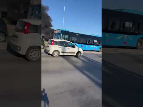 Thestival.gr Φωτιά σε όχημα στο Apollonia Politia