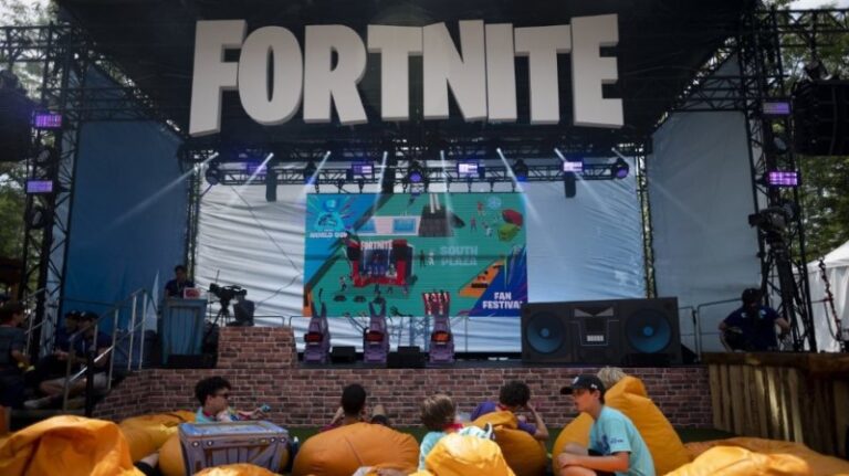 FORTNITE: Η Apple και η Google αφαίρεσαν το video game από τα app stores τους