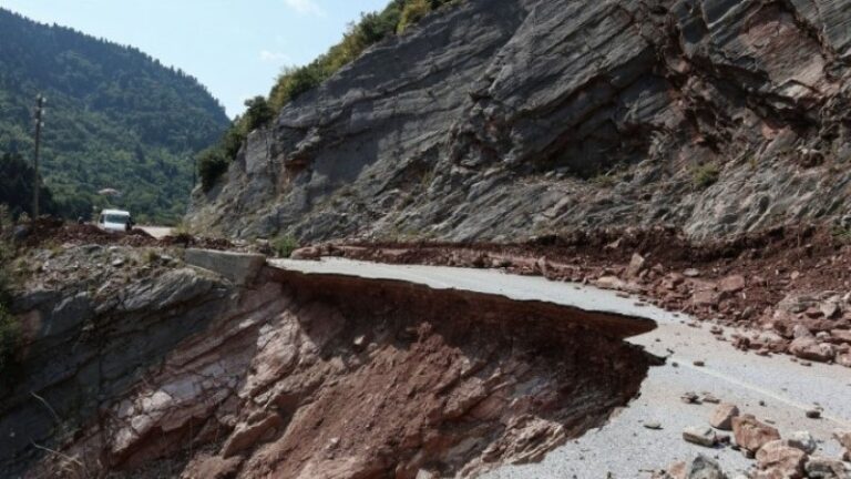 ΥΠ.ΥΠΟΔΟΜΩΝ: Ζημιές από τον «Ιανό» σε περισσότερα από 3.000 κτίρια