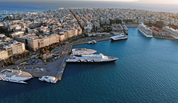 piraeus_port_01_0