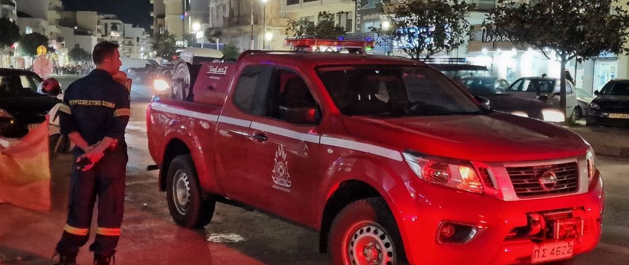 Βόλος: Ξαφνική ανεμοθύελλα ξερίζωσε δέντρα και προκάλεσε ζημιές σε οχήματα