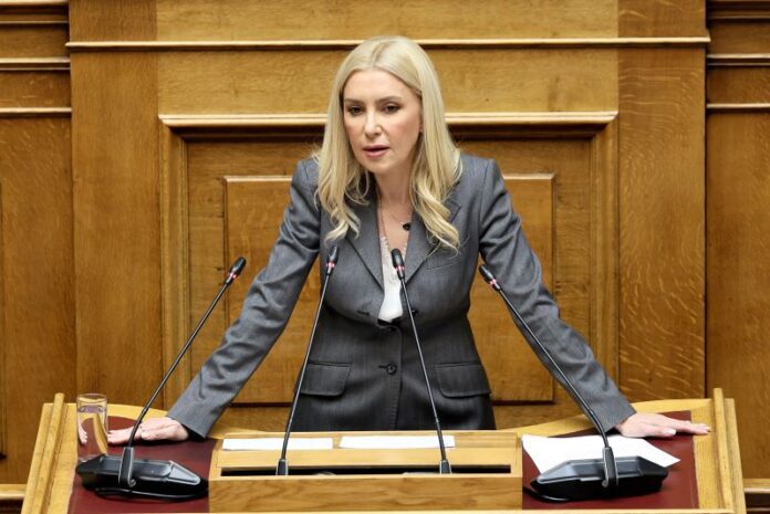 ΦΩΤΕΙΝΗ ΑΡΑΜΠΑΤΖΗ (9)