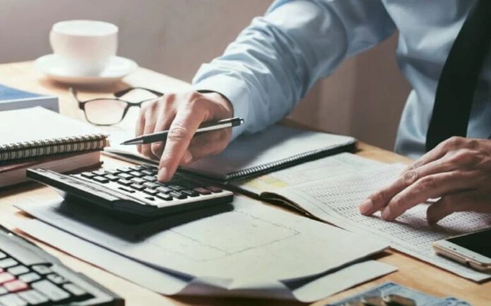 business_calculator_tax_eforia_forologia_shutterstock-768x480-1-768x480-1-1