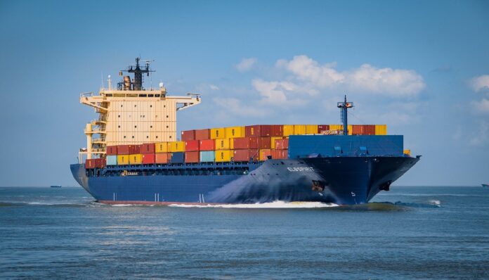 container-ship-6631117-1280