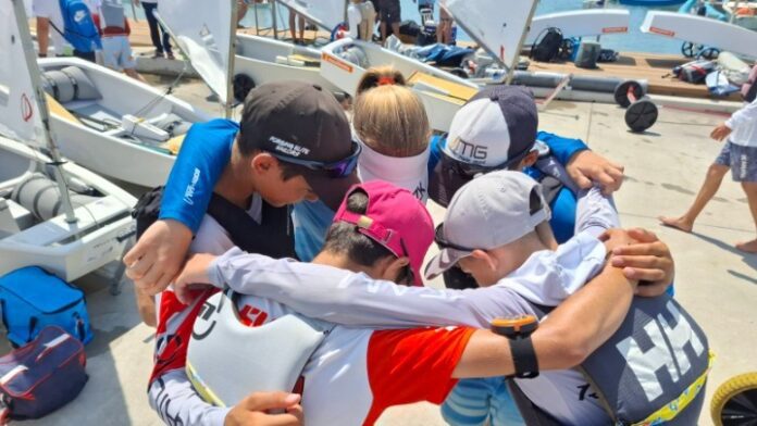 w01-140645Sailing