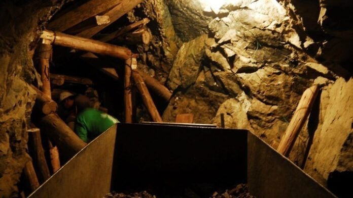 w18-93153w0470106w1170936PERUMINING