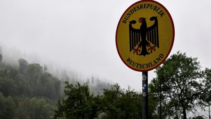 w25-84630GERMANYMIGRATIONBORDER