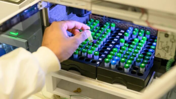 in-the-laboratory-x9748423f