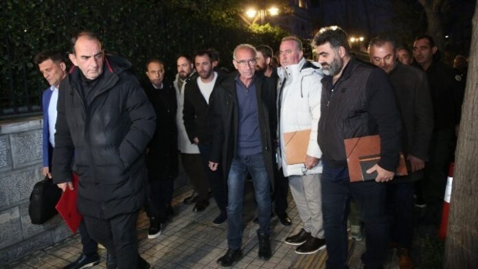 olanea.gr_agrotes_maksimou_260119 agrotes_maksimou_mploka