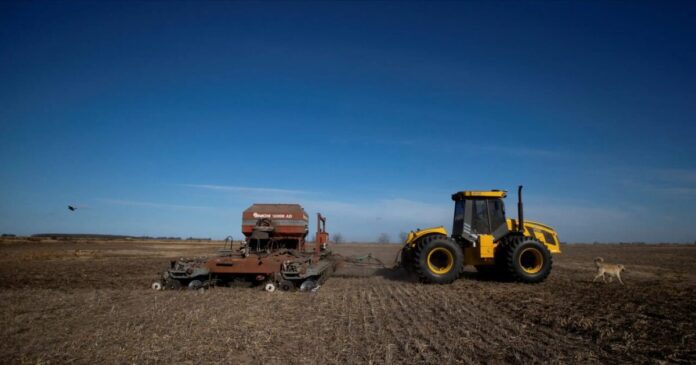 xorafi-agrotes-tracter-reuters-scaled-1-1200x630-1