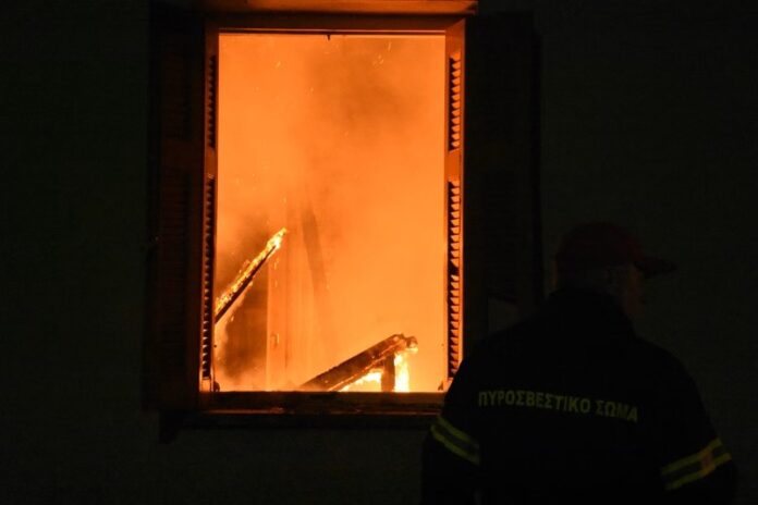 olanea.gr_fotia_261002