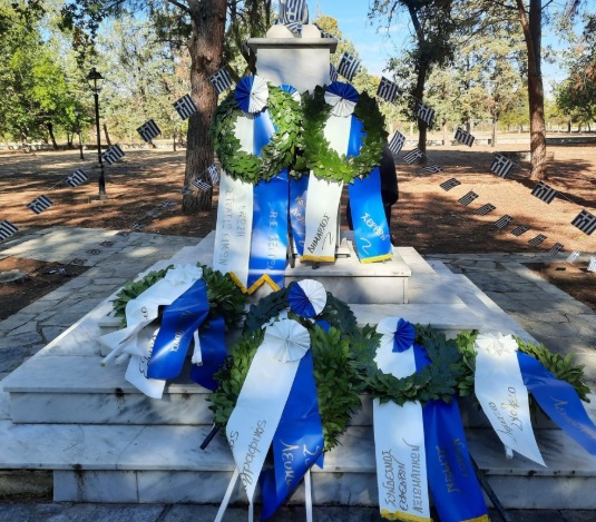 olanea.gr_leukwnas_mnimeio_261003